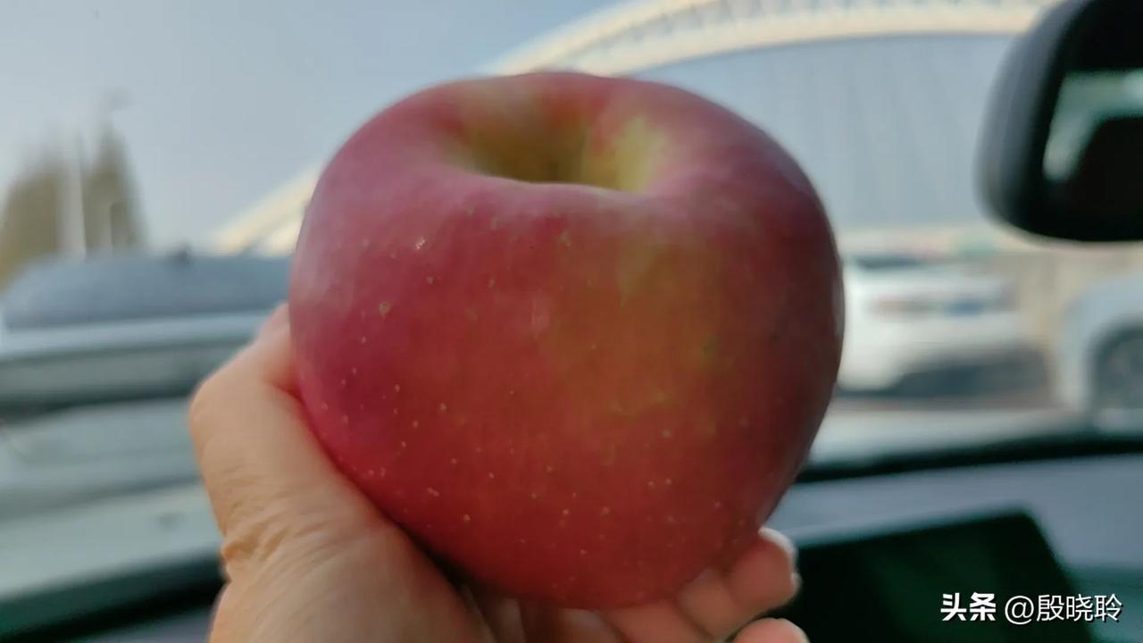 谢谢，师太临行前送的🍎，说希望我遇到别堵车