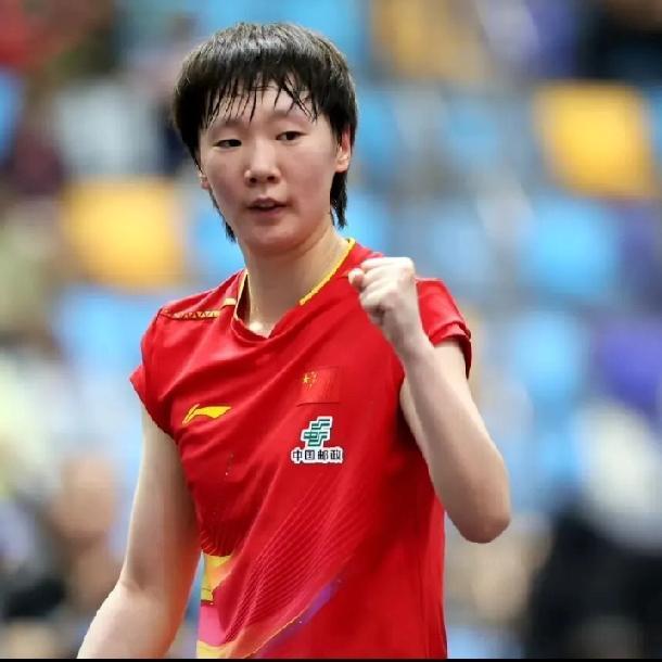 曼昱感冒了，昨晚和天津队比赛结束，记者追着汗水淋淋的曼昱采访，看她回答记者简单的