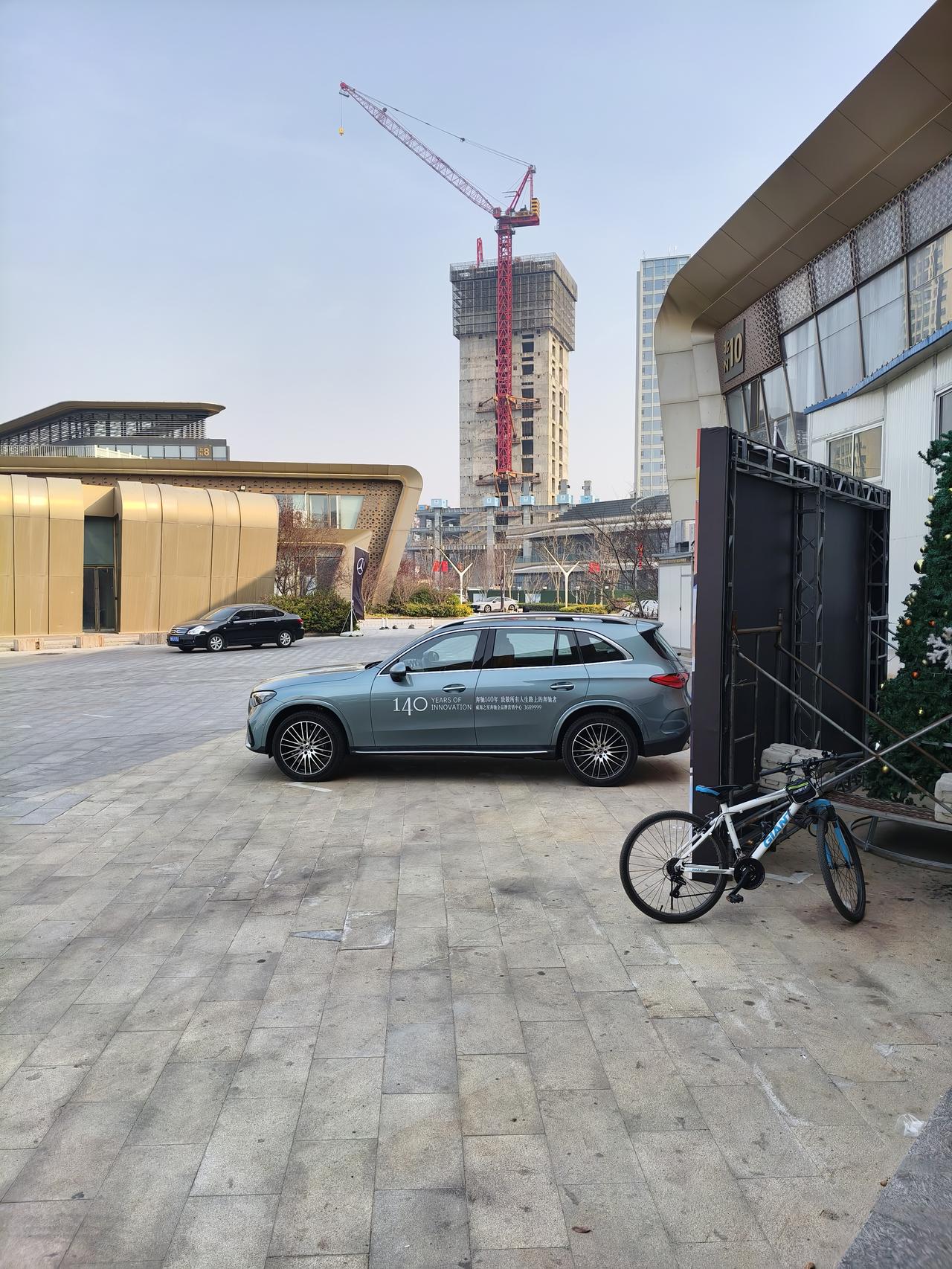 路过华发CBD，原计划高度300米（310），后确定高度295米。之后华发资金问