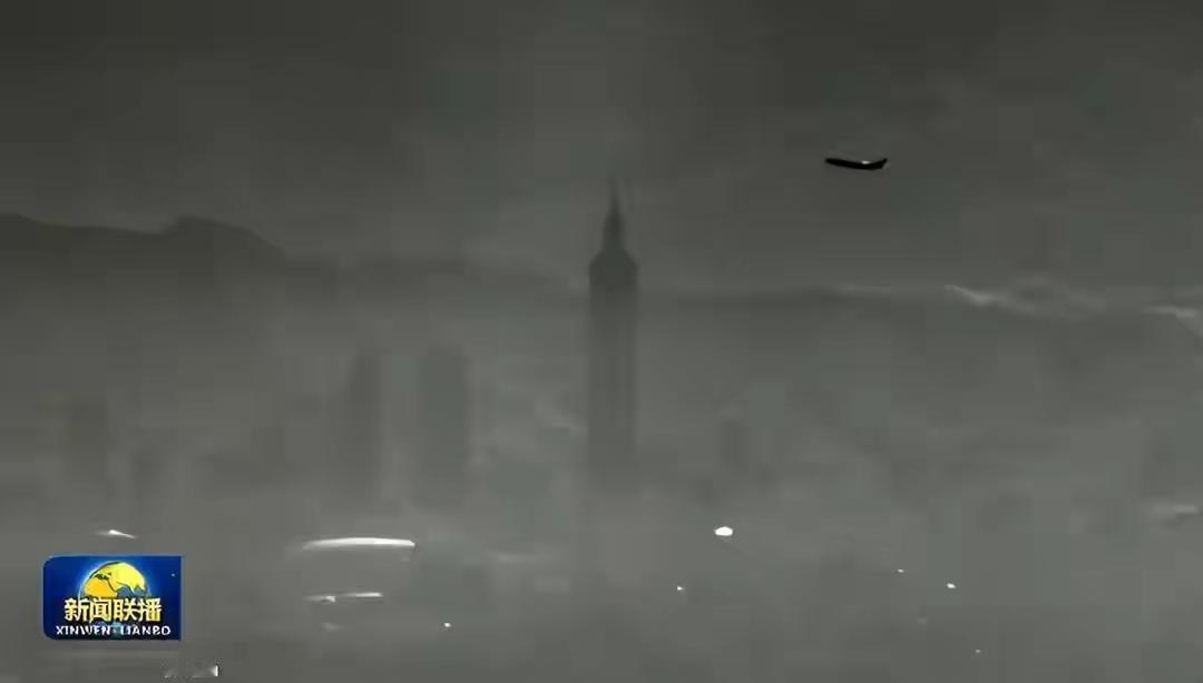 这是演习花絮？
不，这是死亡凝视！
“牵手回家若不归，出手重击莫后悔。”