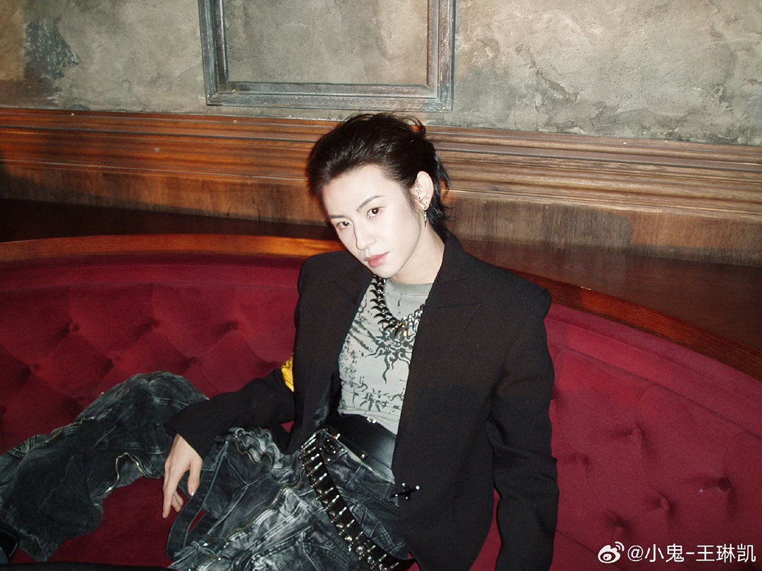 小鬼王琳凯18岁就出道了王琳凯18岁就出道了18岁出道的少年有多绝？王琳凯用八年