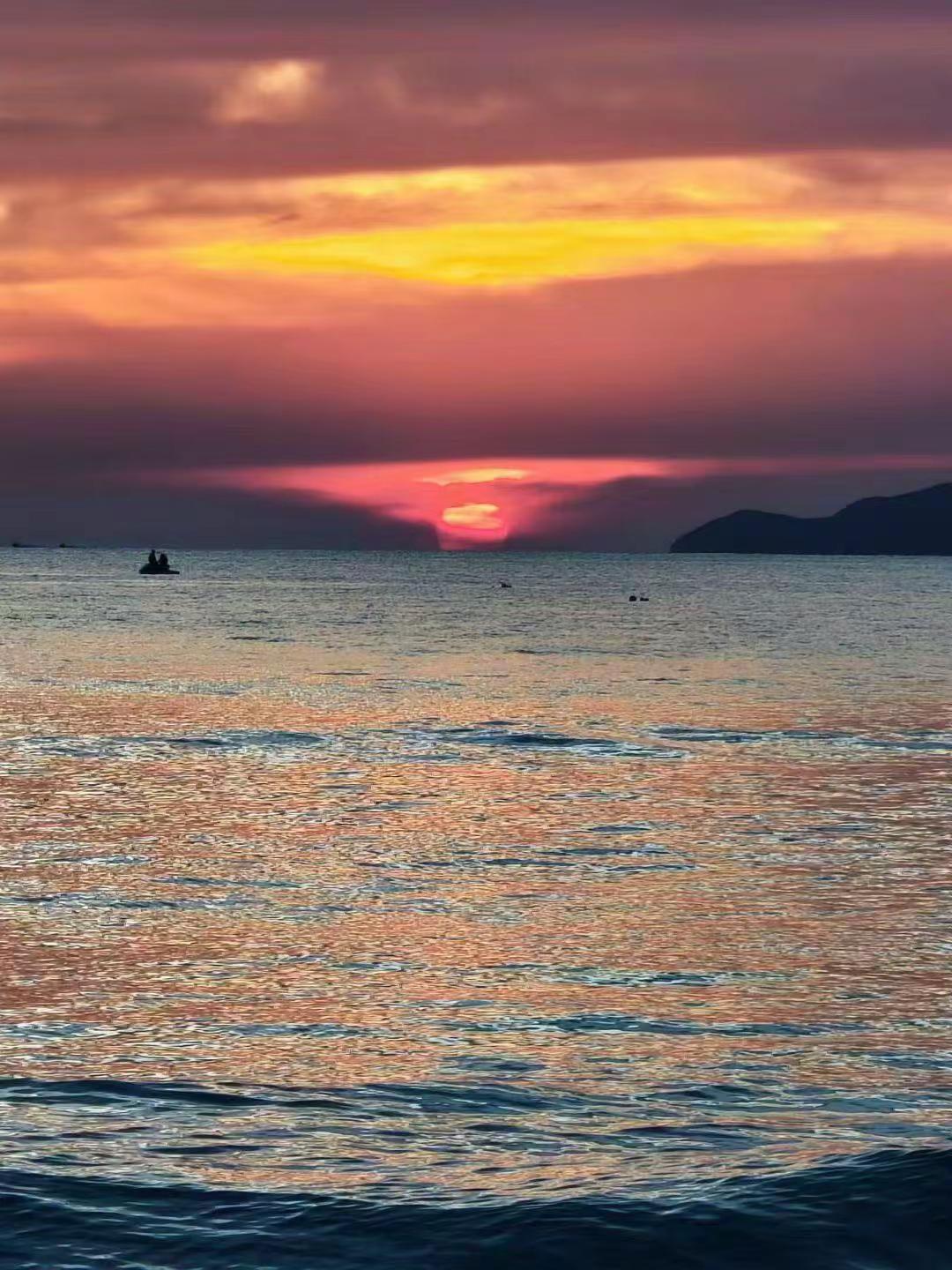 启航新征程学必精深，功力还从微处积，开车；志存高远，襟怀更向顶峰开，开船。