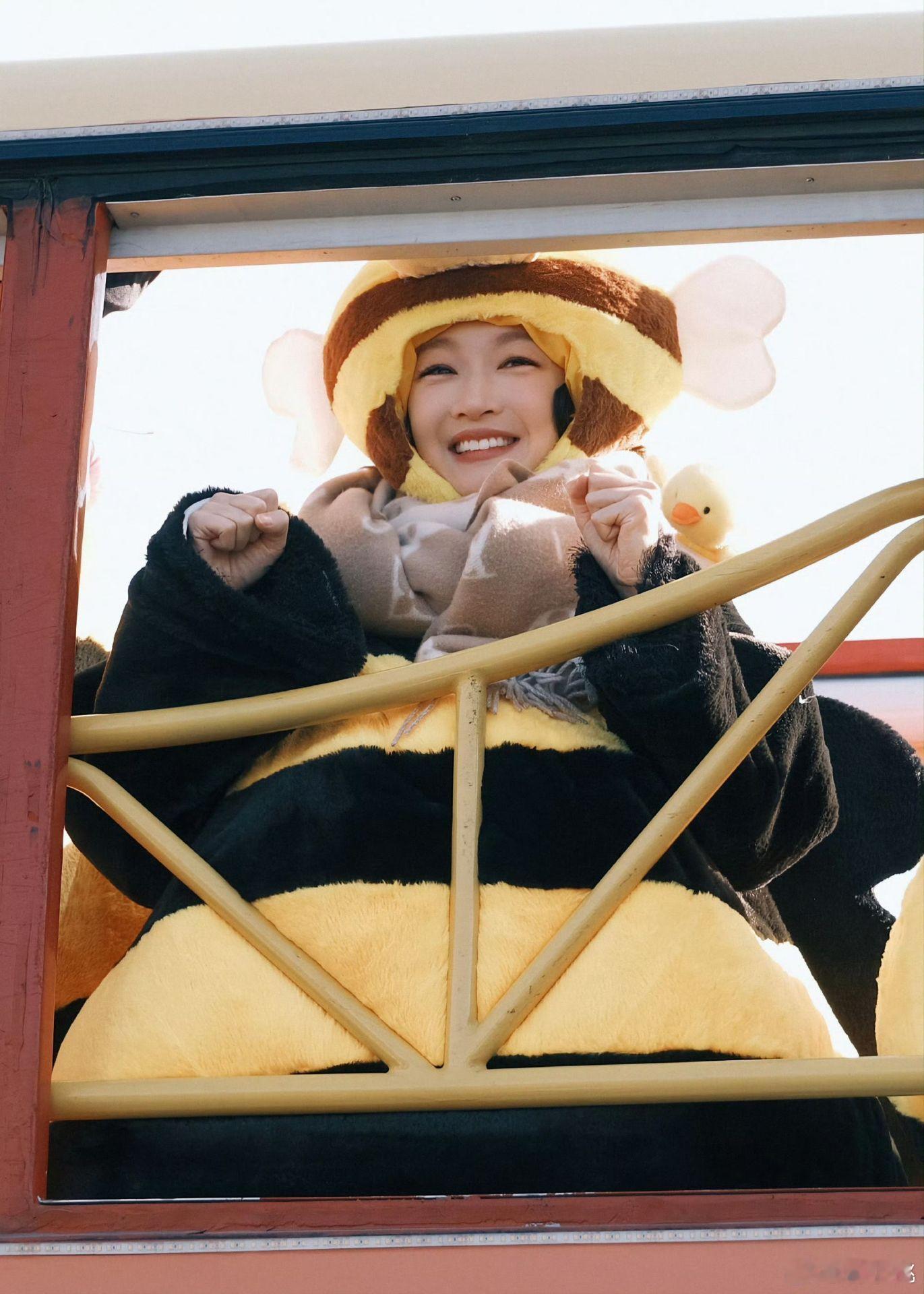 舞都跳不齐怎么不算是一种团魂周五晚高疯 本来以为会很尴尬，结果被《周五晚高疯》狠