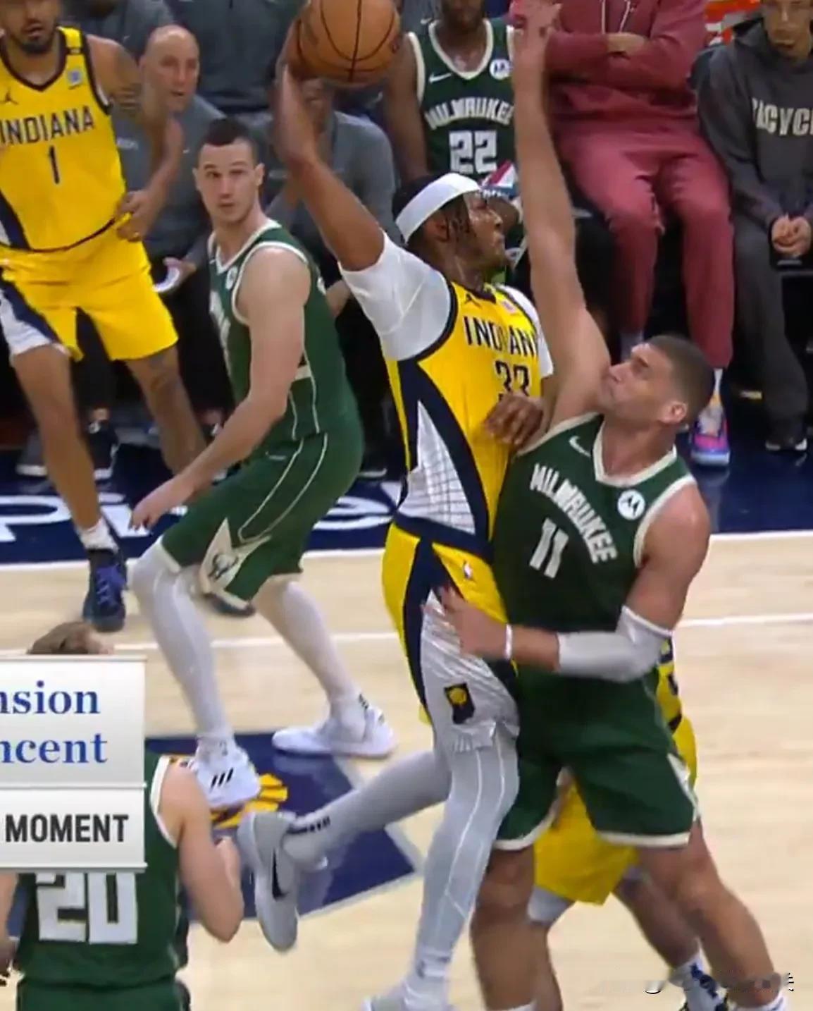 NBA赛场之小乔丹附体？特纳死亡隔人咂扣，大中锋洛佩兹惨当背景板！
   我记得