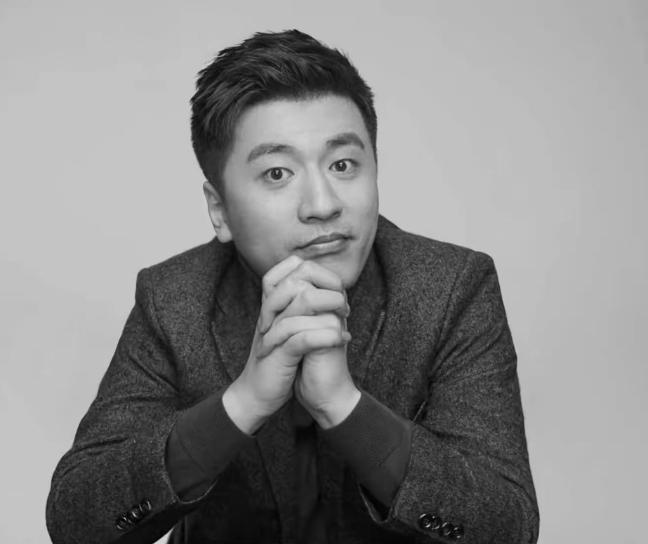 震惊!张雪峰因突发疾病，经抢救无效不幸去世!
 
这个消息来得猝不及防，让无数还