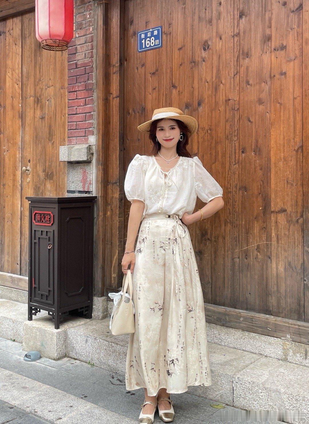 今晚20：00开拍，这套真的绝绝子，实物比图片好看n倍系列[色]半身裙的面料是用