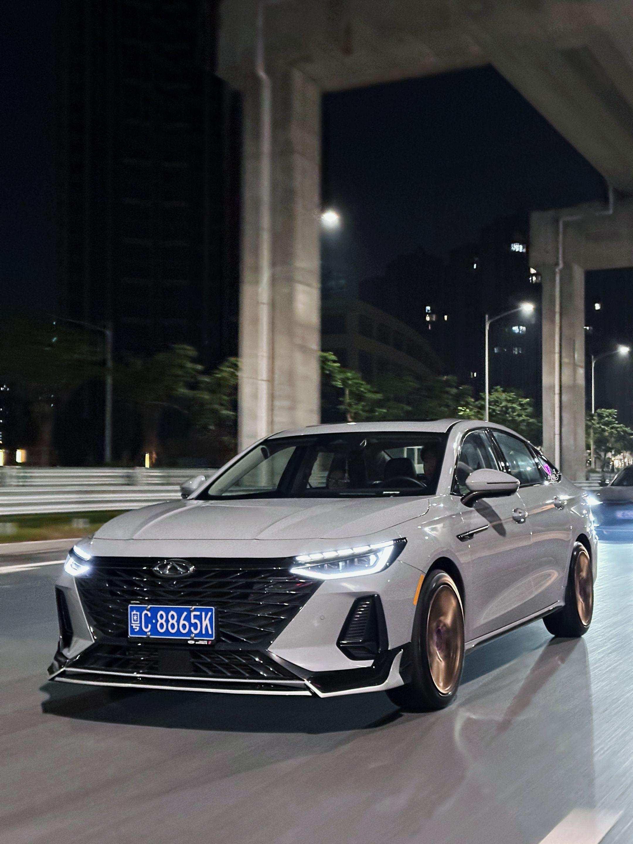 如果不能拥有自己喜欢的人，那就先拥有自己喜欢的车吧