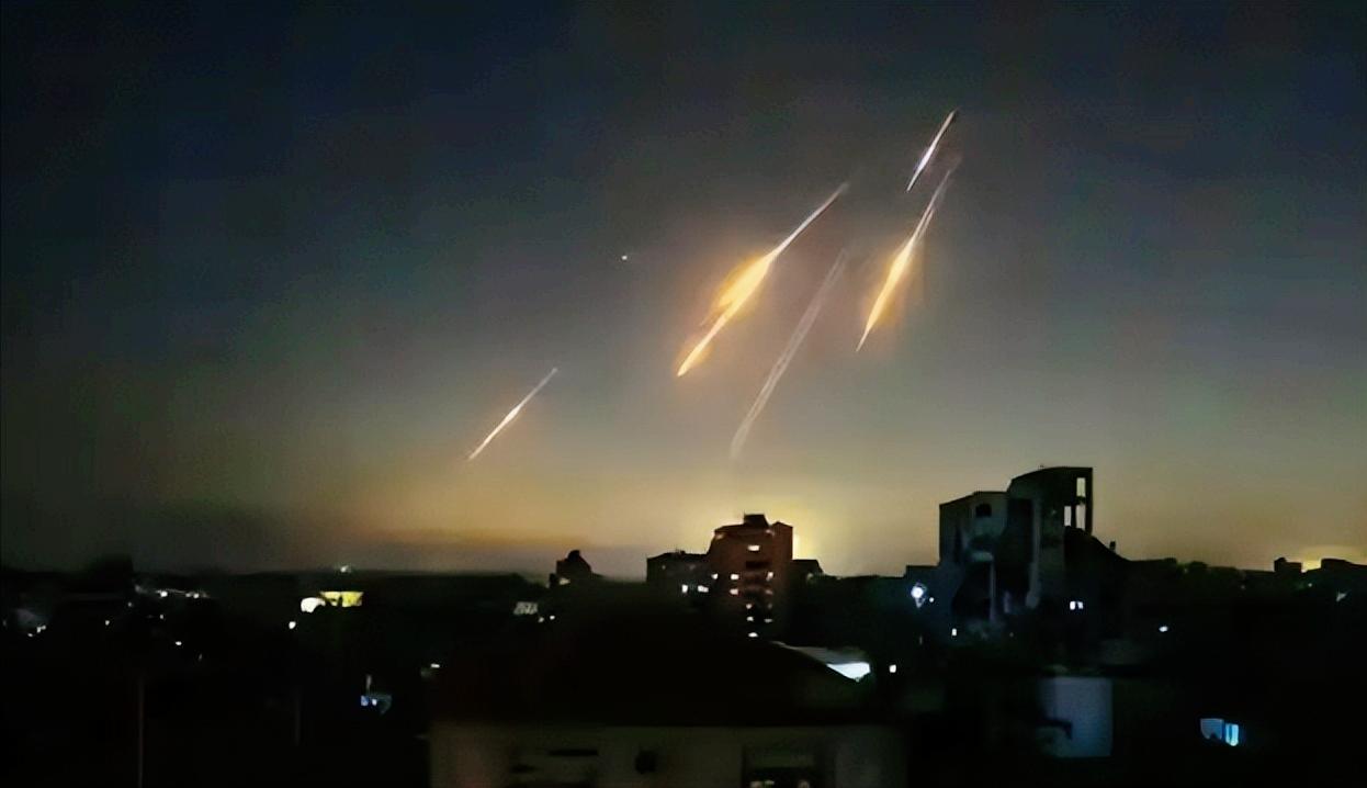 美国和以色列联手对伊朗出手，本想先发制人避风险，结果美国两党人员都怒了，鲁比奥承