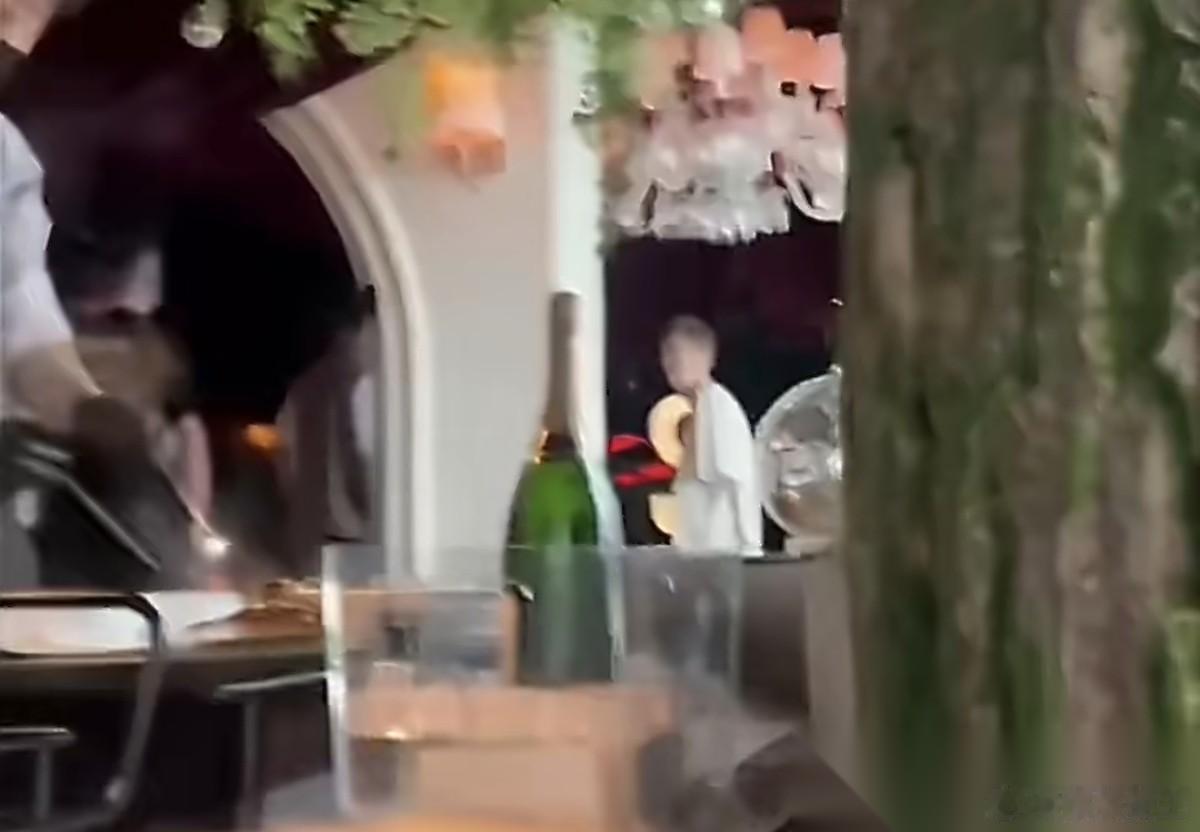 陈赫，有这样的好友值了！ 6月20日，许久没有消息的陈赫突然冲上了热搜，让人没有