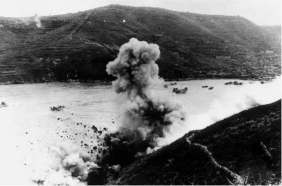 1949年，金门失利几天后，三野第22军又对登步岛发起攻击。近在咫尺，登陆部队却