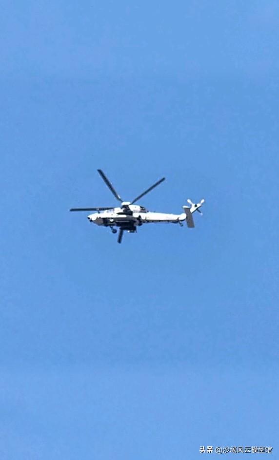 难得一见的白色涂装重型WZ-21试飞画面，已经不是第一次见到了，尽管有人说这是空