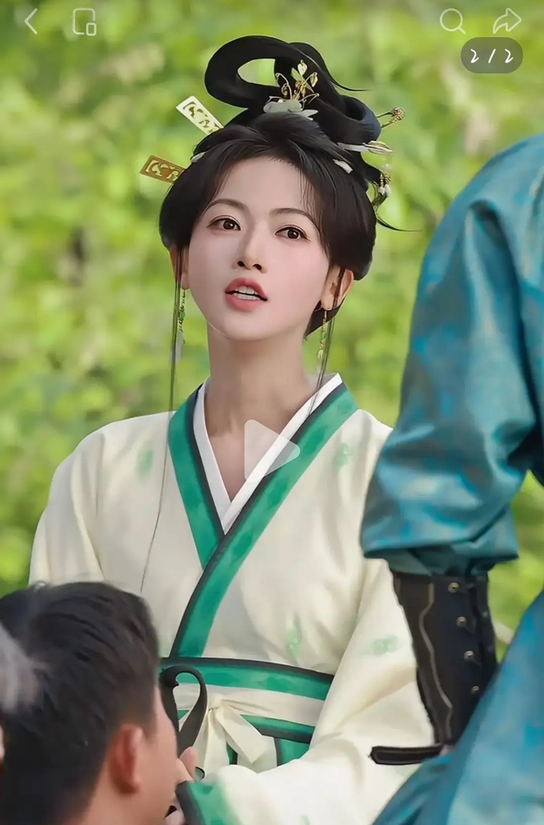 她生完孩子真的绝了，看一次惊艳一次。 