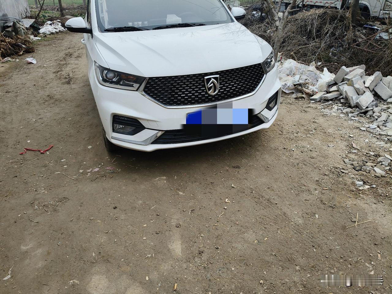 我的五菱神车是我2019年年末买的，买了没几天就赶上2020年年初的疫情。
  