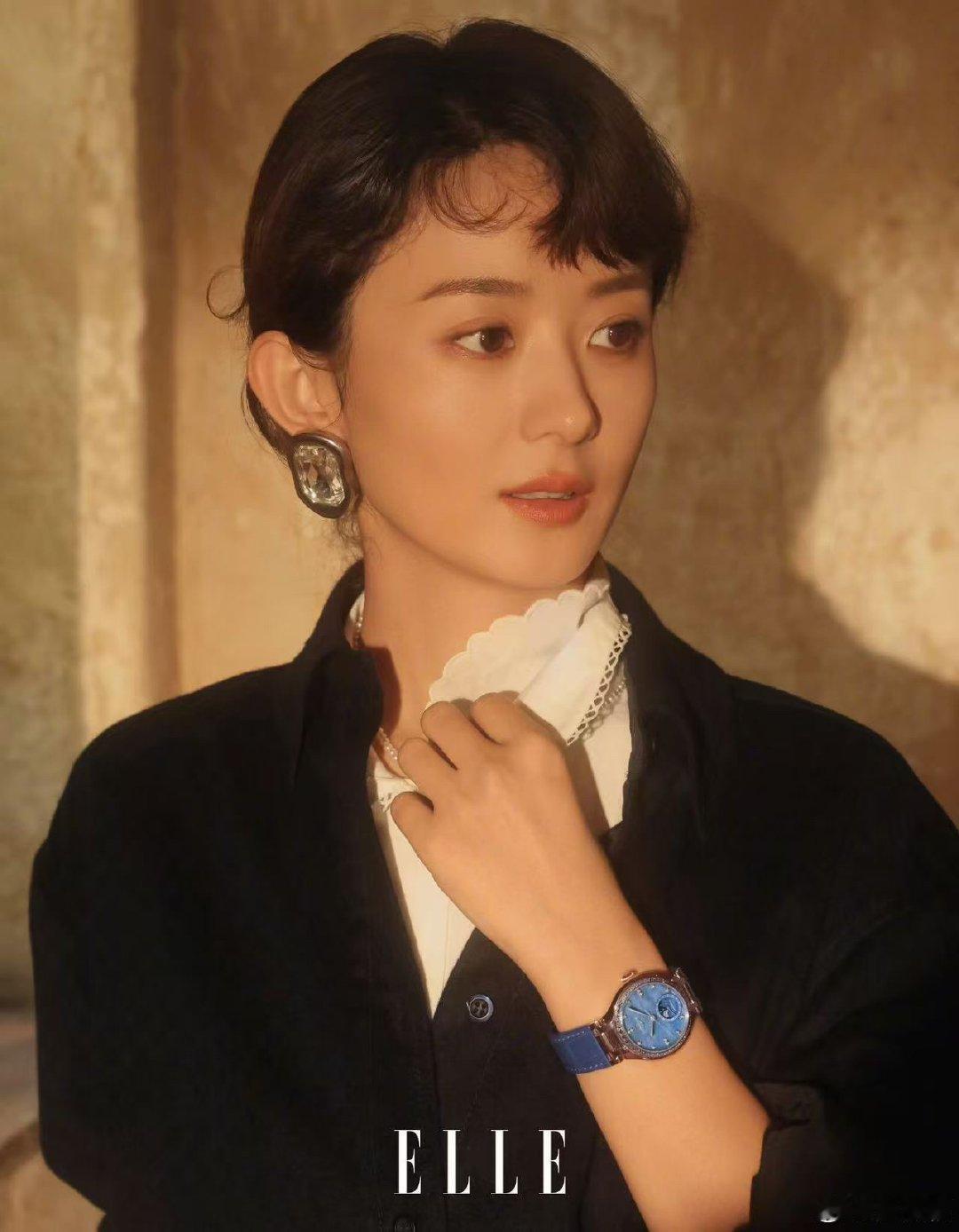 赵丽颖 赵丽颖晒杂志图赵丽颖晒ELLE杂志 赵丽颖晒ELLE杂志，太美咯 