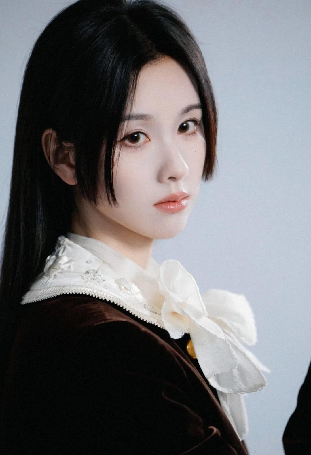 今天也没变成玩偶呢
陈都灵 白幼薇 今天也没变成玩偶呢 陈都灵白幼薇 截修