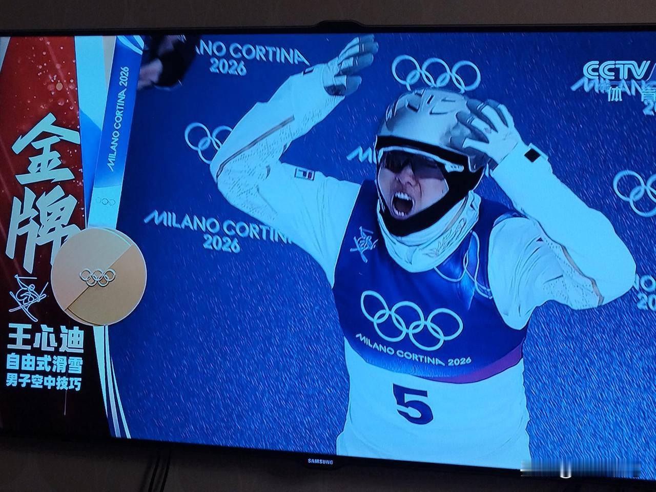 【北斗长弓·观天下】
 中国冬奥夫妻，双双夺冠，创造历史！

先恭喜中国代表团，