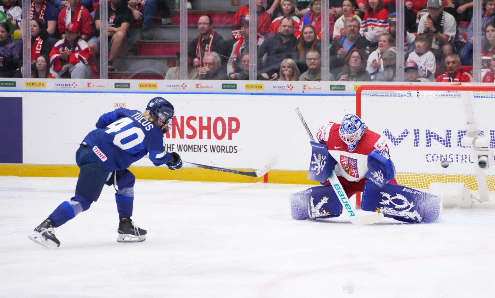 今日IIHF说明书 ——🇨🇿门将 克拉拉·佩什拉罗娃 (Klára Pešl