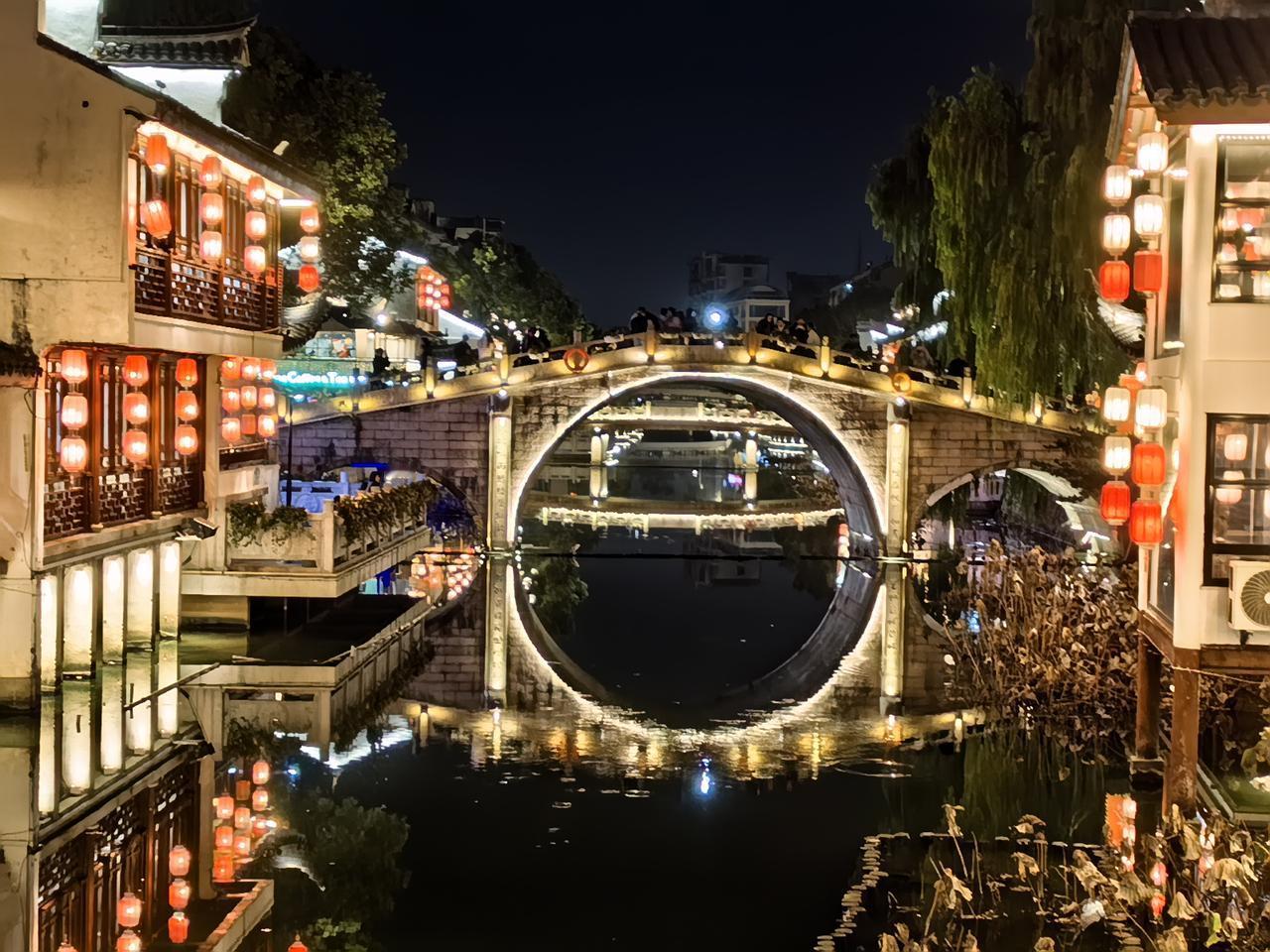 聪明人比一般人多了个什么?要说聪明人比一般人多了个什么，从脑筋急转弯的角度看，那