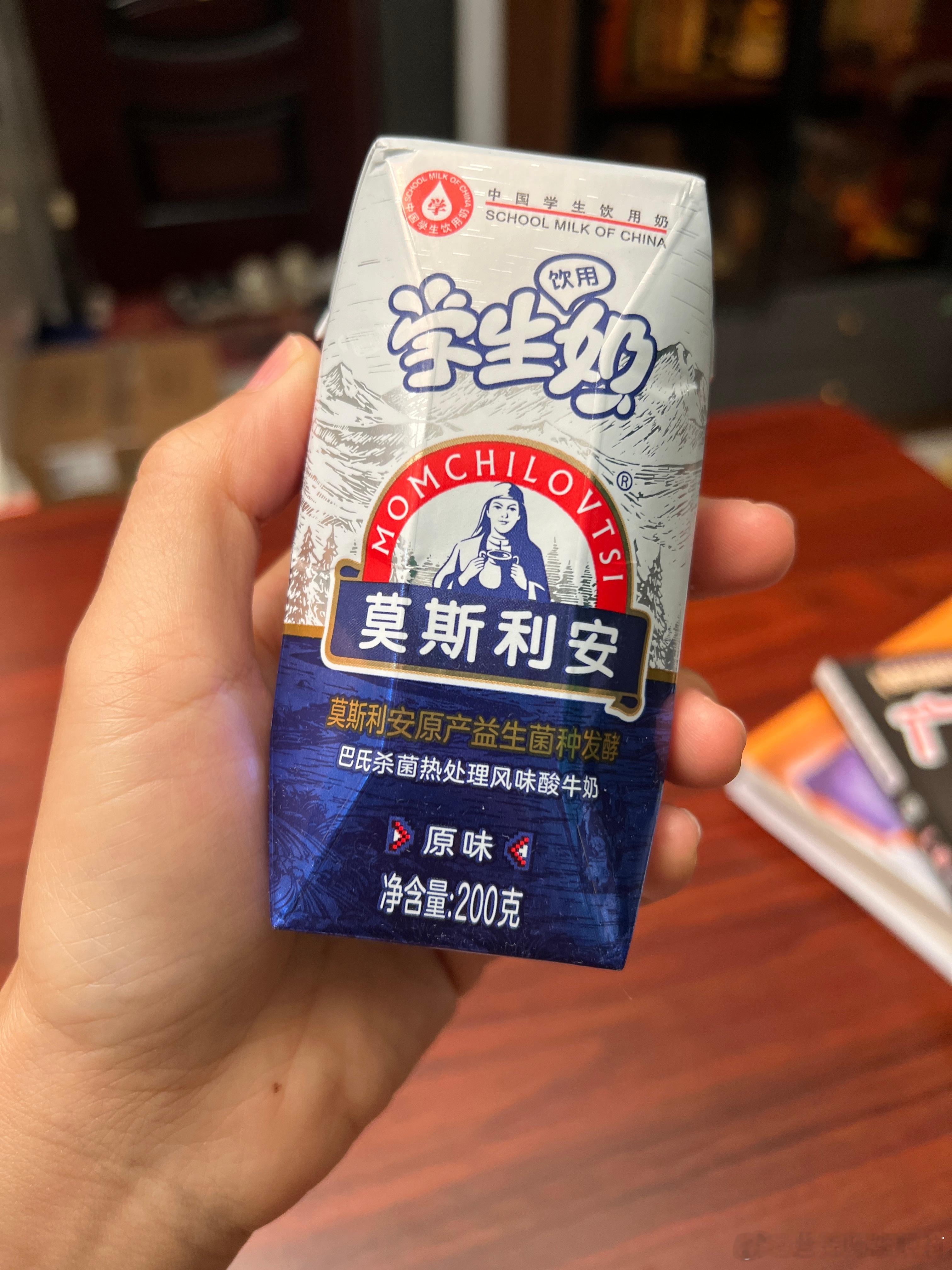 这个作为学生奶…也不是很合适吧第二位就是白砂糖[笑cry]网传光明接管后的上海学