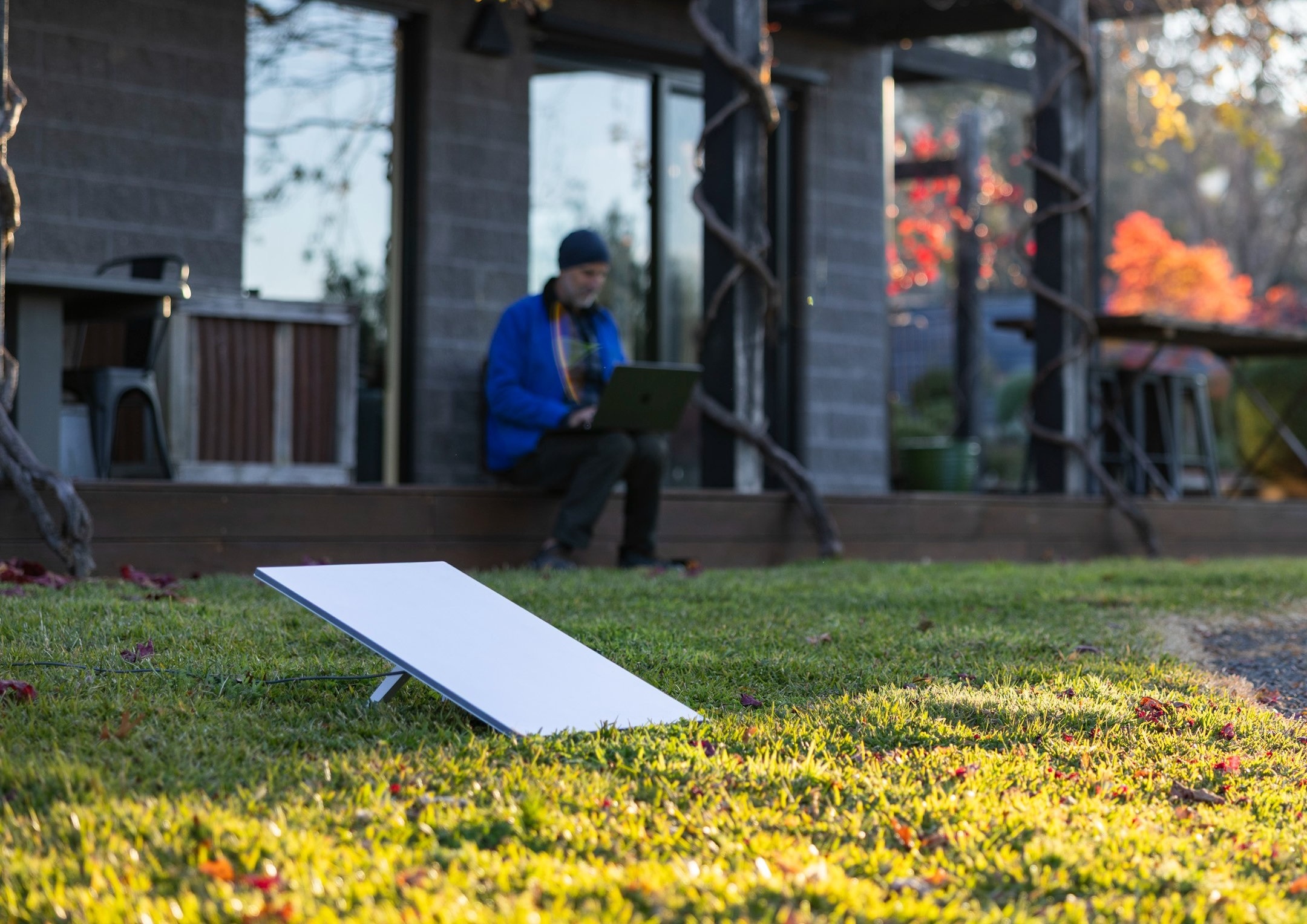 据PCMag报道，SpaceX计划通过启用更多无线电频谱，提升Starlink的