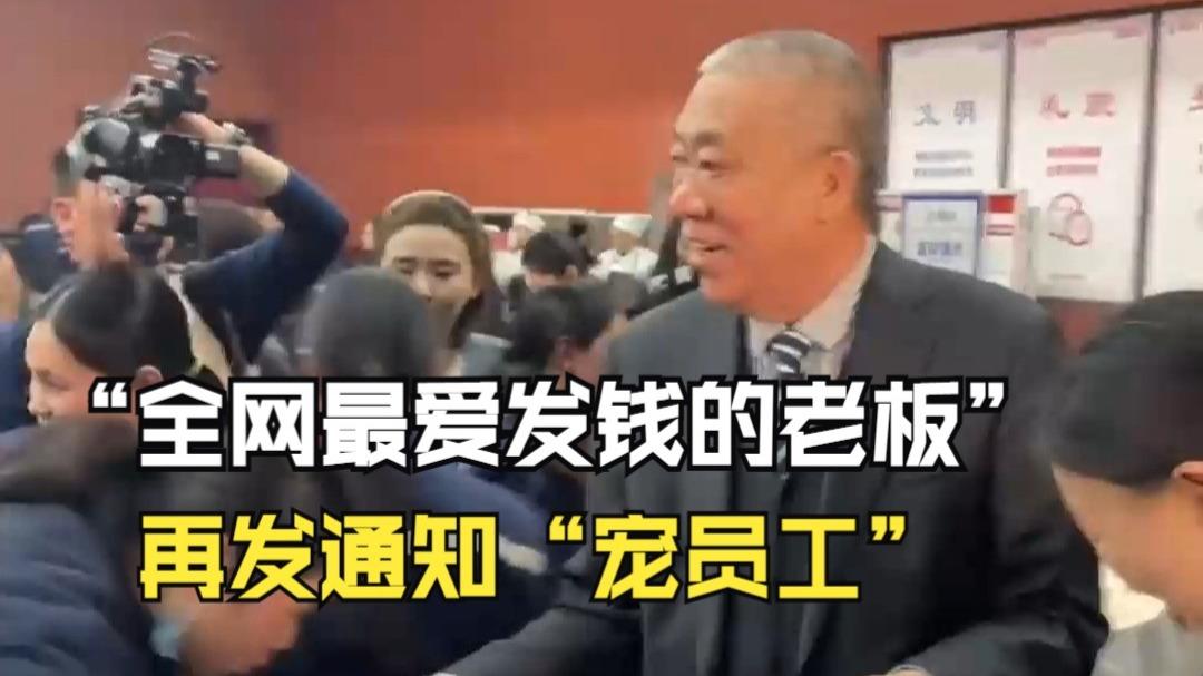 2月22日河南新乡一家起重机企业开工现场火爆异常，客户挤满大厅争相签单的画面，让