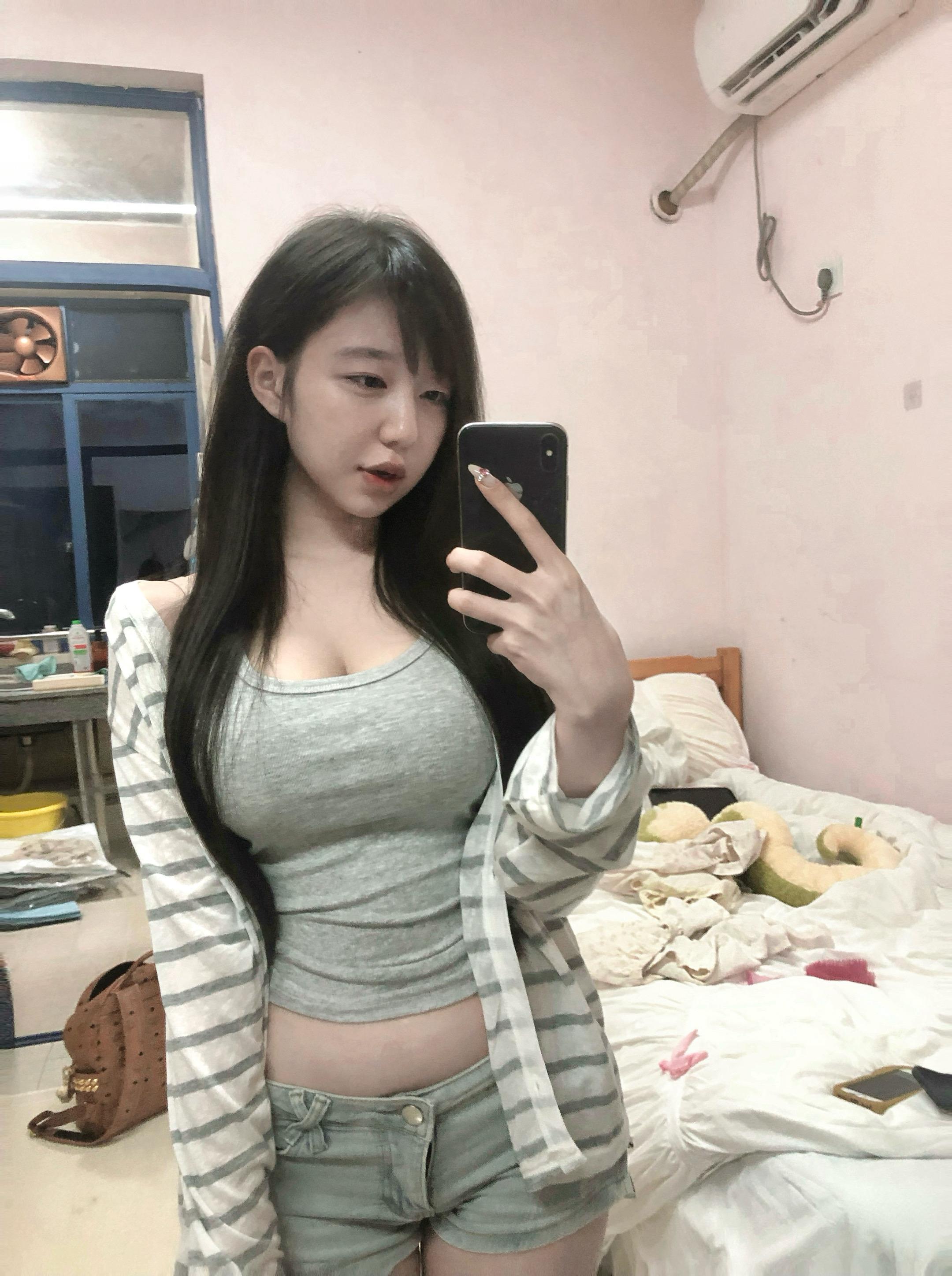 把耳骨钉摘掉啦。