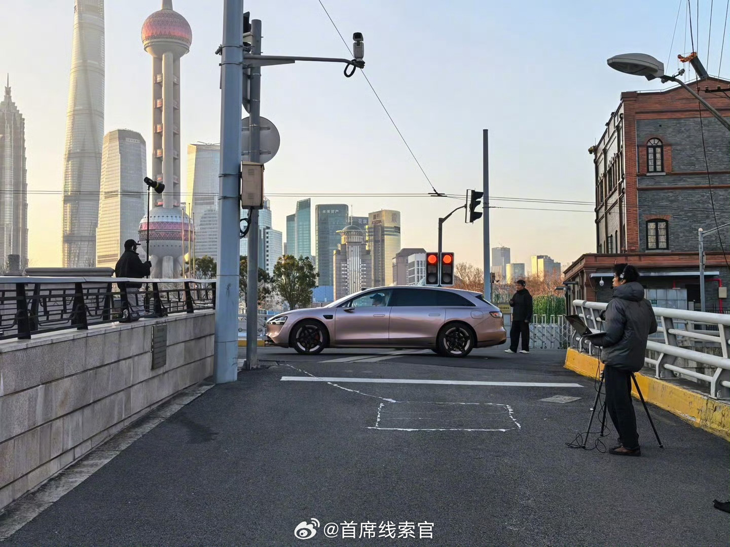 享界S9T粉色实车曝光享界 S9T 粉色实车曝光，新轮毂采用同粉色系。大家觉得怎