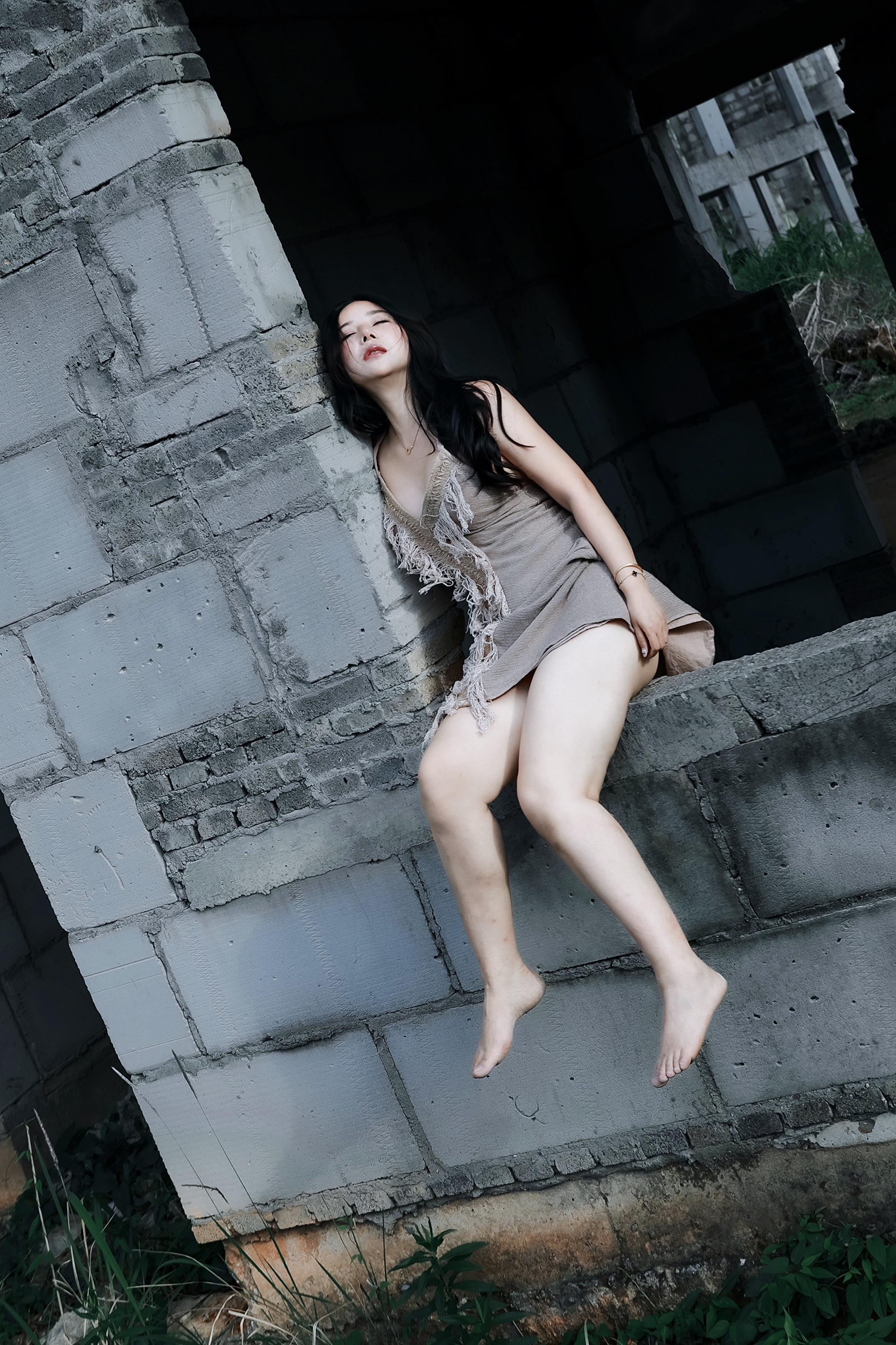 窗户上的女人（2）《废土风情绪写真》