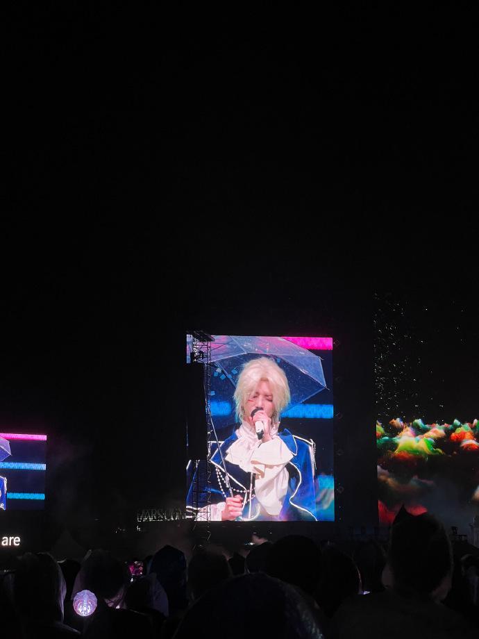 华晨宇演唱会假期想找特别的活动，就来火星演唱会，升级后的现场玩法更多，听华晨宇唱