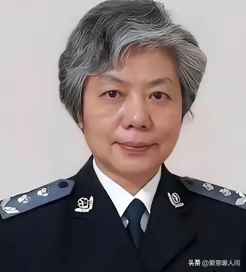 “不能判刑，那就高额罚款！”中国人民公安大学李玫瑾教授建议，凡是扶了老人被要求天