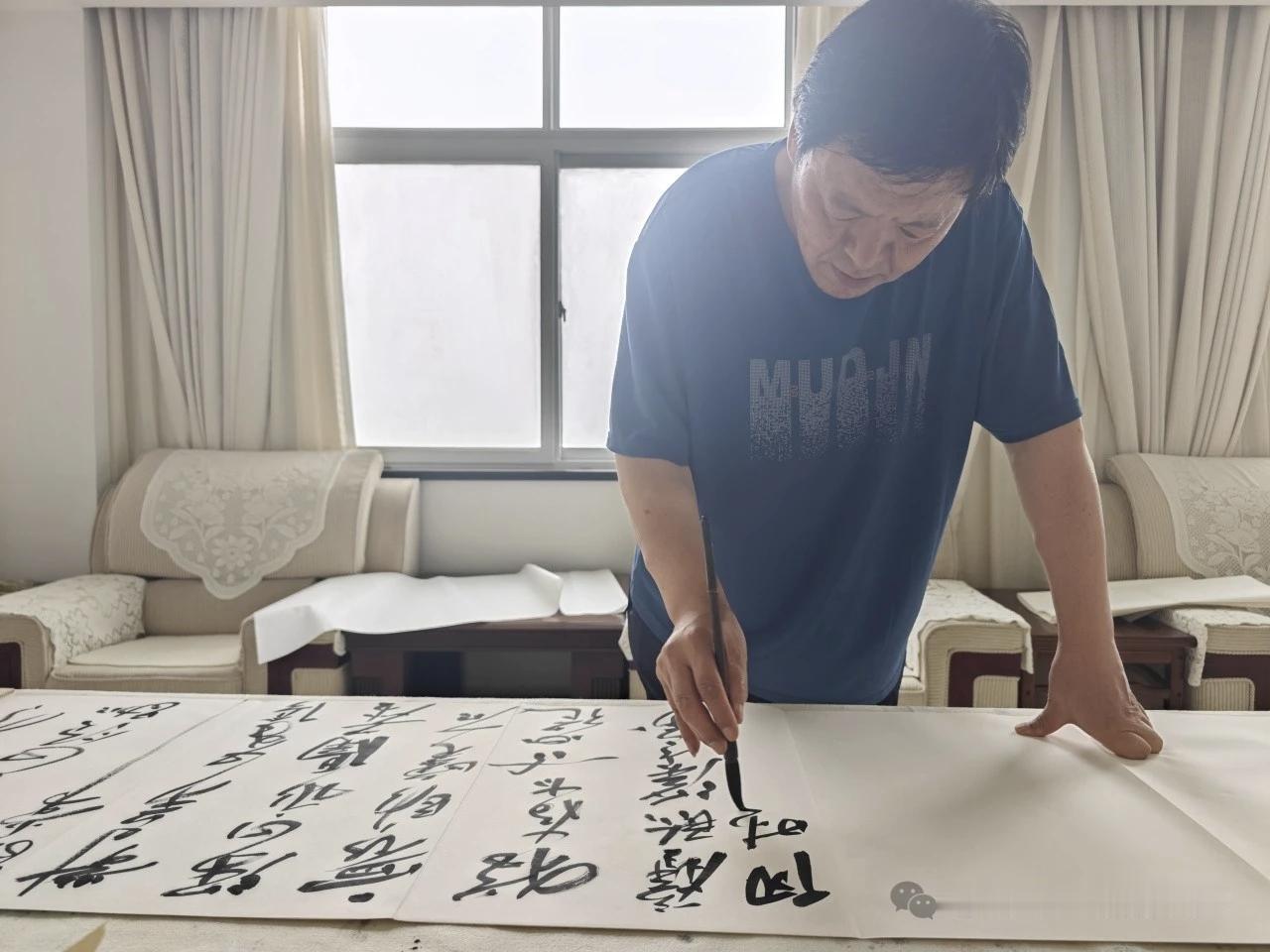 由衷的感谢莱芜区书法家协会副主席任绪武老师的挥毫泼墨。
 
任绪武老师1968年