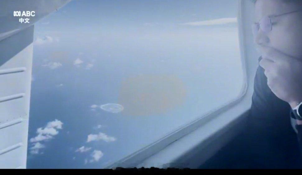 菲律宾 上周六，菲律宾代表团登陆窃据的中国南海中业岛，菲律宾代表团搭乘的飞机刚一