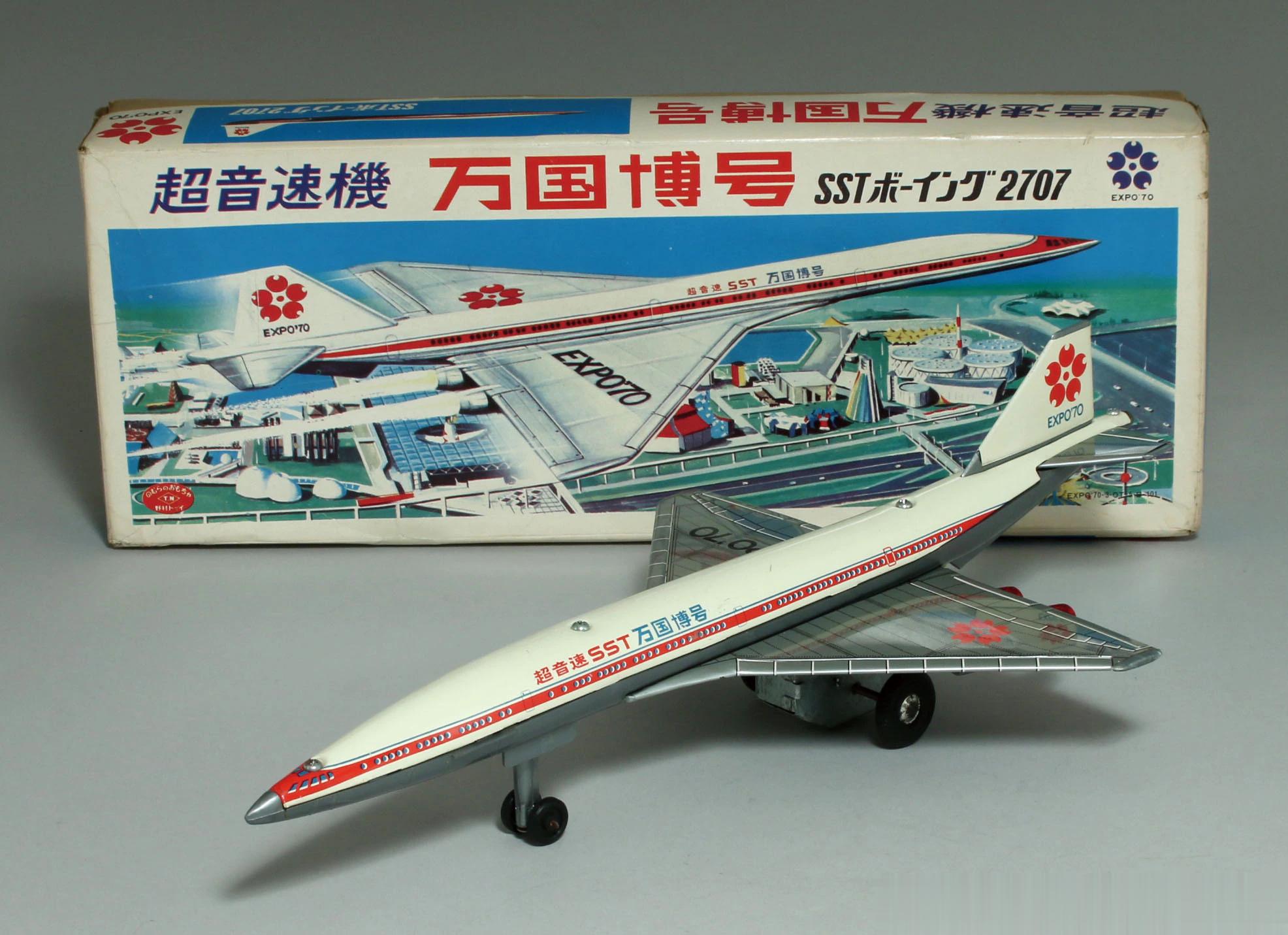 1970年日本野村公司出品的大型铁皮玩具飞机。在超声速理想弥散全球的1970年，