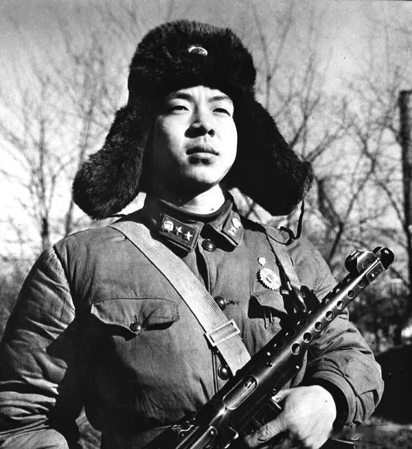 很多人都不清楚
如今学习雷锋究竟该学些什么
 
不是要做多么伟大的大事
而是藏在
