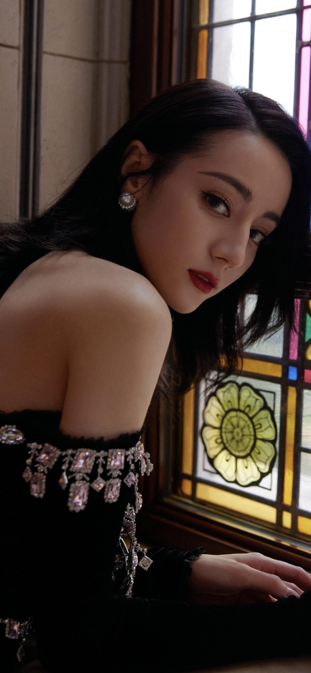 美女壁纸-第5936期-迪丽热巴