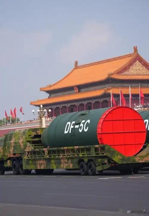 东风-5C洲际弹道导弹打击范围覆盖全球，射程15000公里，最大速度超过20马赫