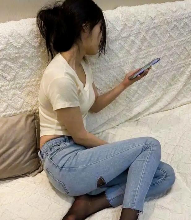 山东，一女子坐月子
被家暴剖腹产伤口崩开 
老公打一次写一次保证书，写了十几次 