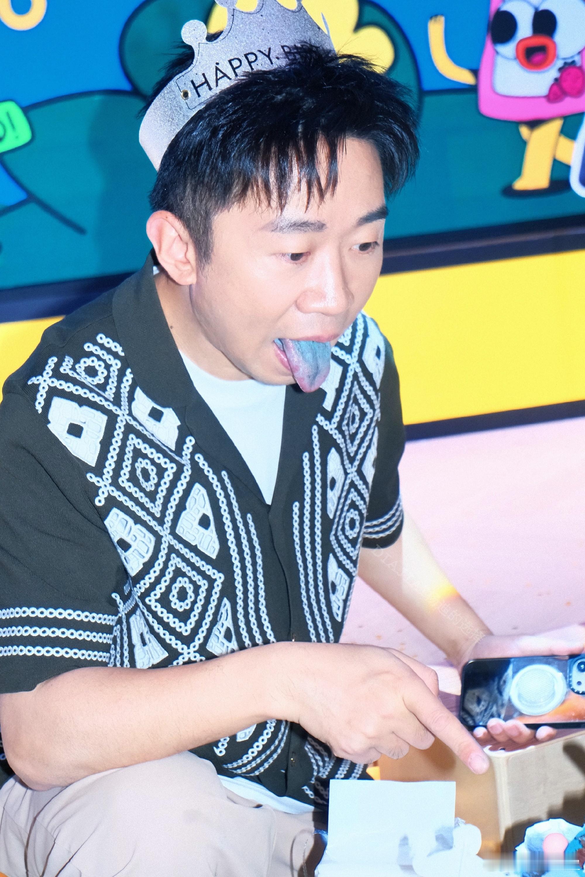 杨迪晒和网友的聊天记录 杨迪真的是娱乐圈的一股清流，不端着不装腔，和网友聊天就像