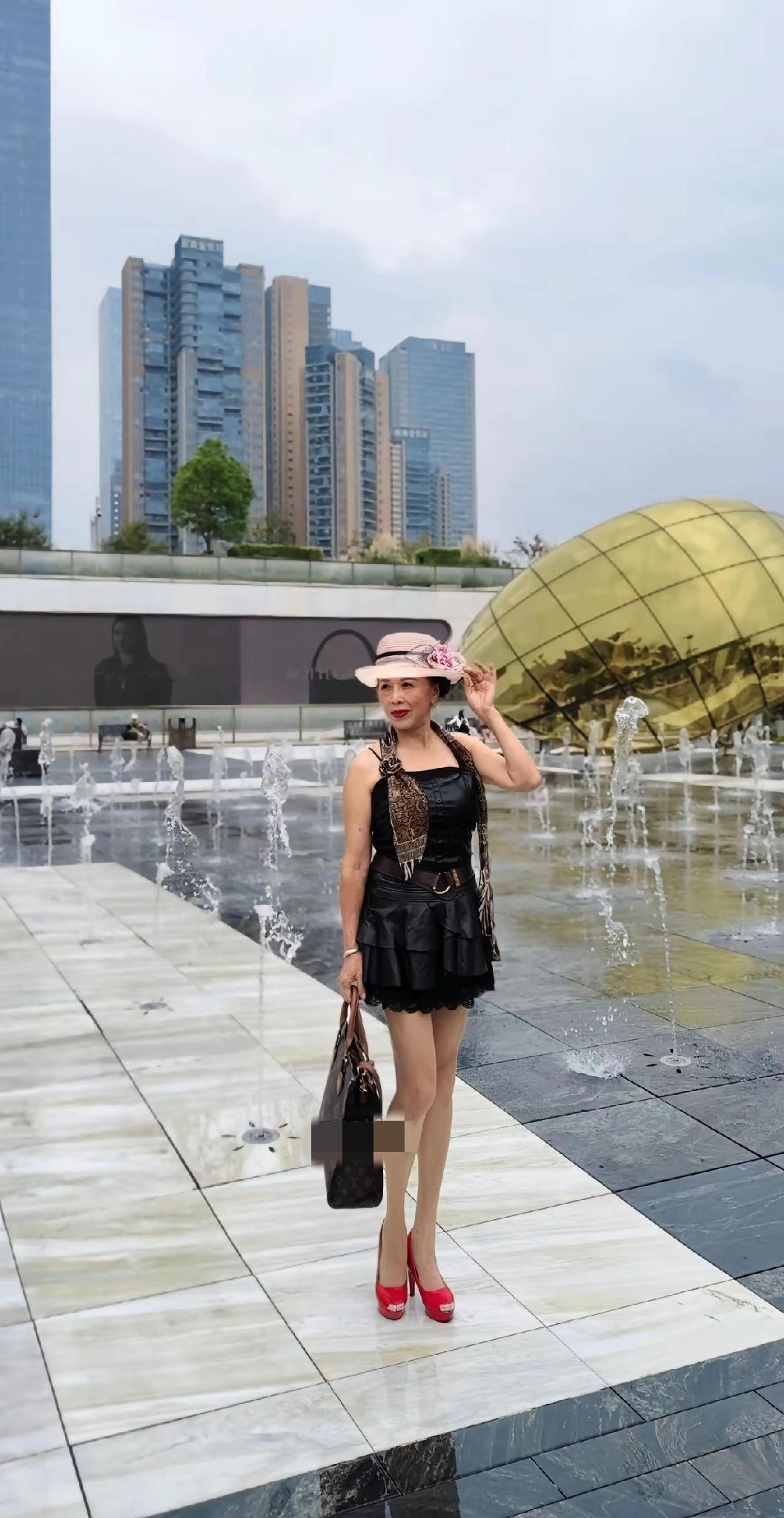 猜猜看，看着像多少岁，猜错了不怪你，猜对了算你厉害。[赞]