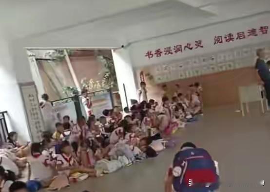 看了好几遍湖南麻阳某小学四年级孩子没教室上课的新闻，最后才算看明白，下面我简单明