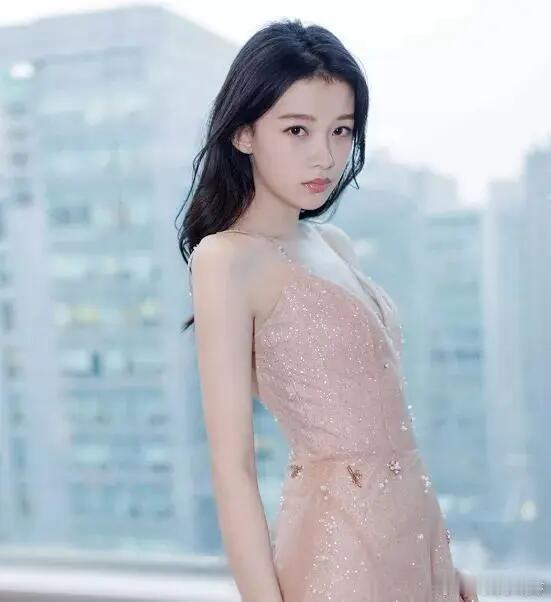 孙怡这“疯感”名场面，简直绝了！白眼加麦粒肿，谁看了能不哭！在《乘风2026》一