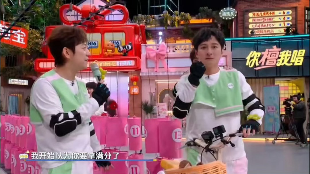 李维嘉骑车脸都在使劲李维嘉用脸转弯你好星期六看似平稳的骑行，实则脸部全程高能，每