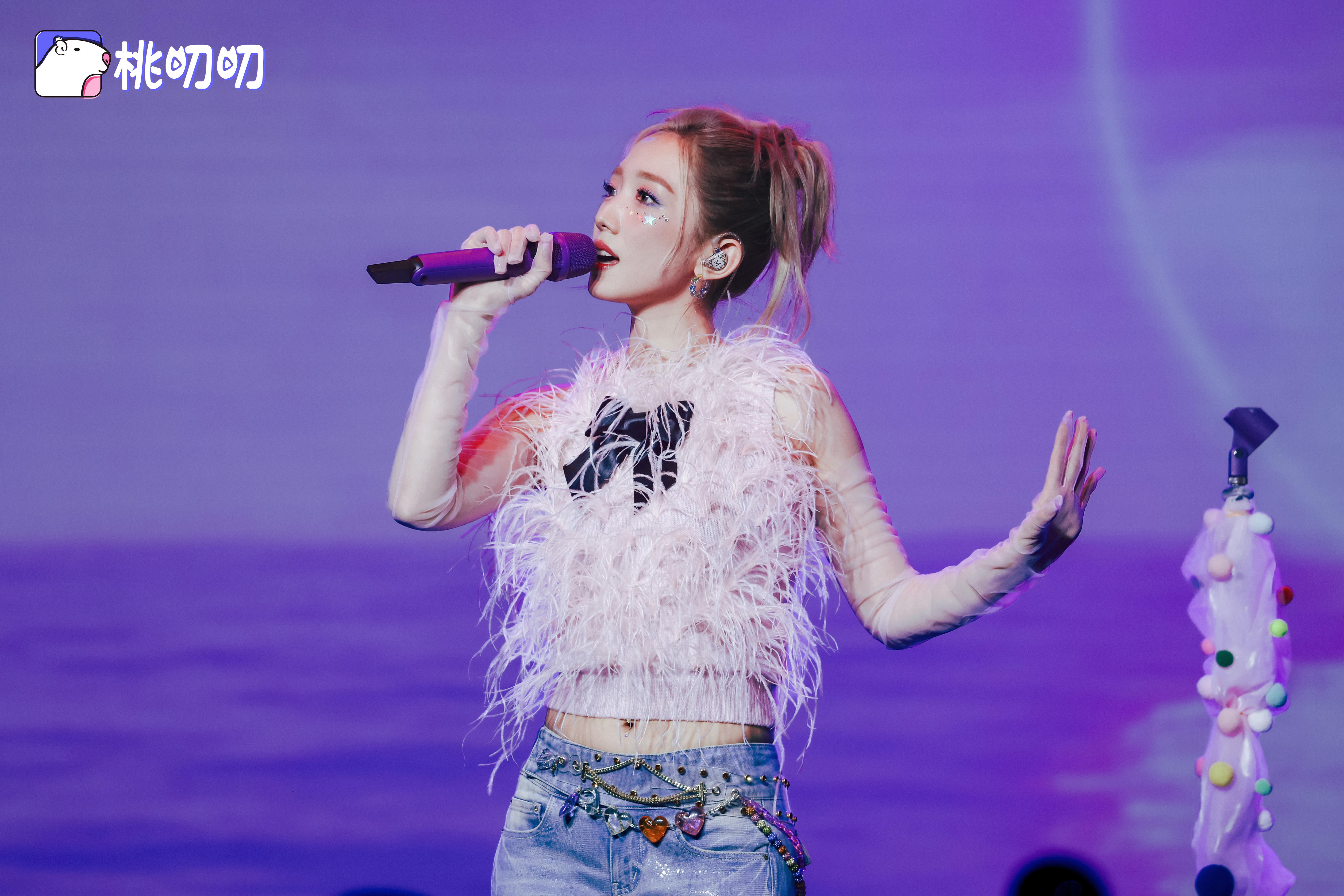 #桃叨叨在现场#  ｜ #孟美岐2024夏日岐遇音乐会# 来看啦[打call]，