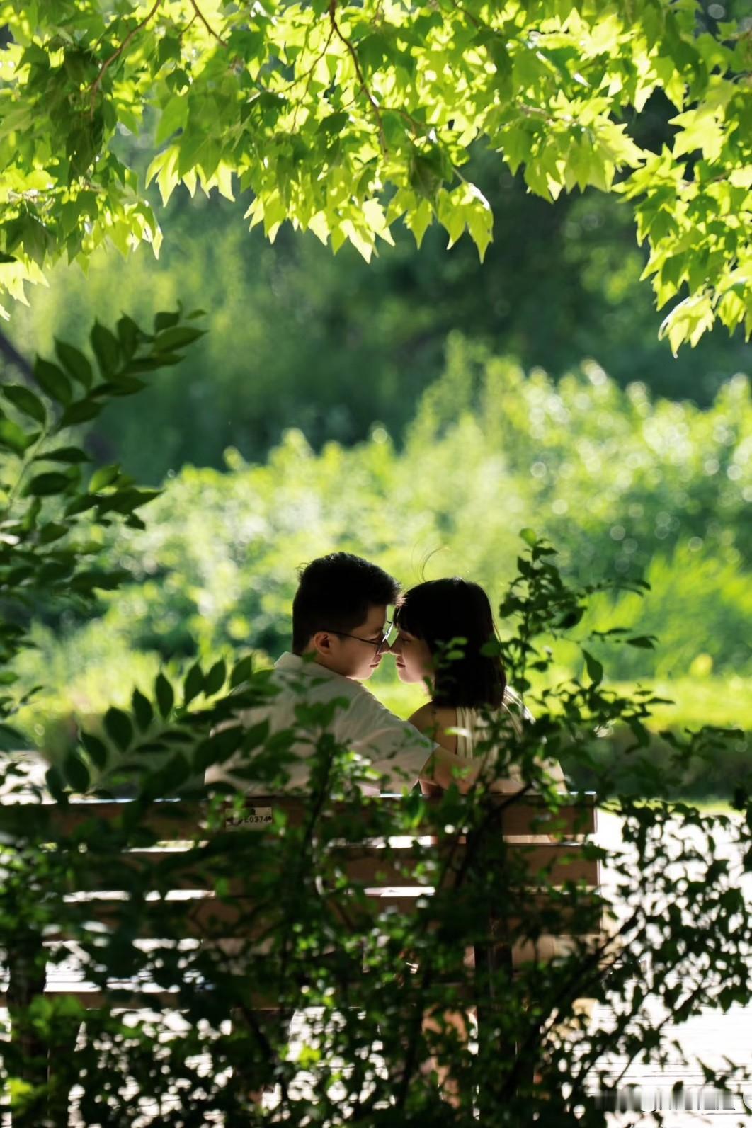 女人叫男人的称呼暗示什么
1.叫哥哥暗示：很爱你
2.叫坏蛋暗示：喜欢你，当女人