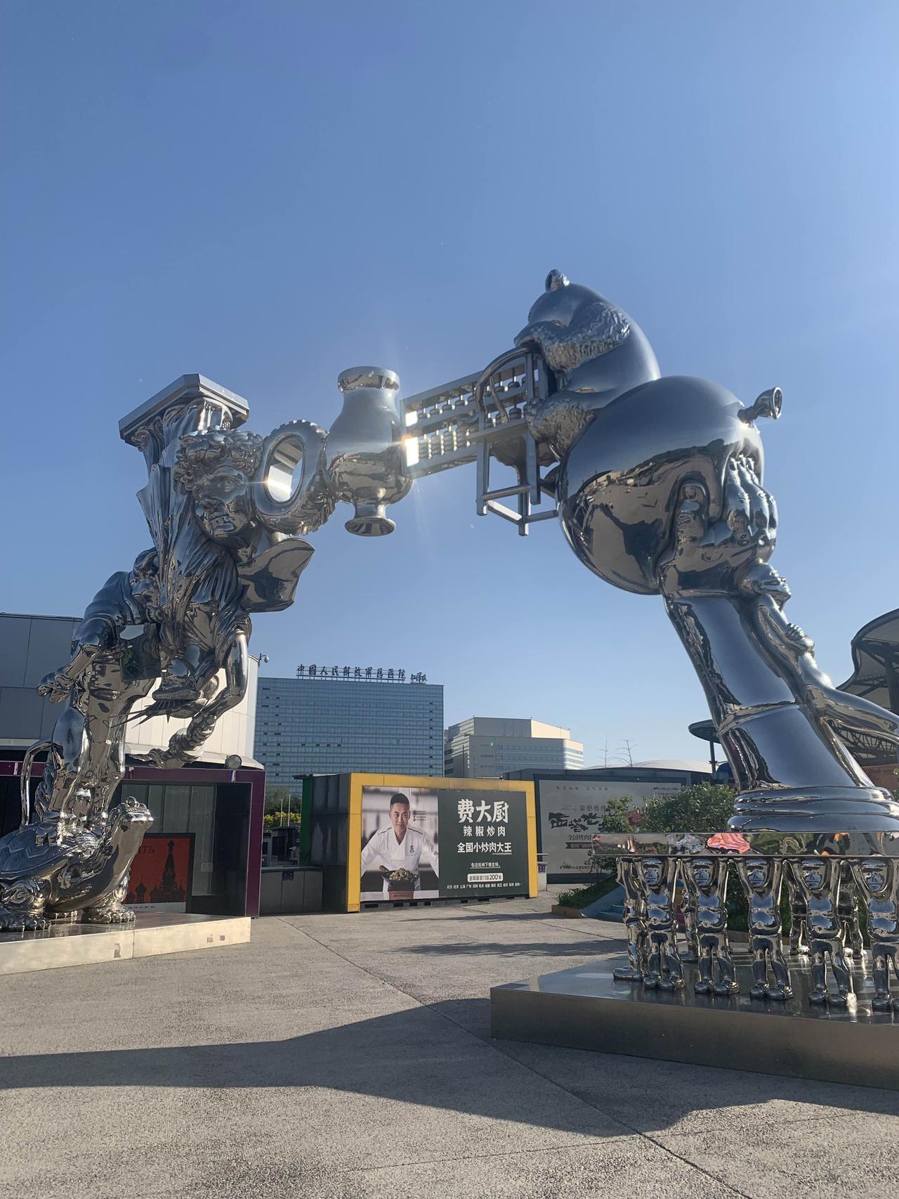 昨天是阳历5月13日，阴历3月27。我一天冲了三个凉水澡！
北京这天说热就热，根