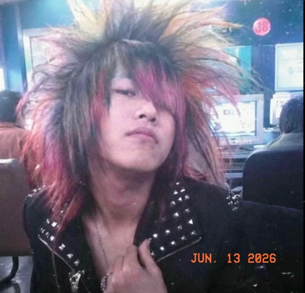 曾经的葬爱贵族，现在的美团骑士。当年谁也不服，现在就服好评。