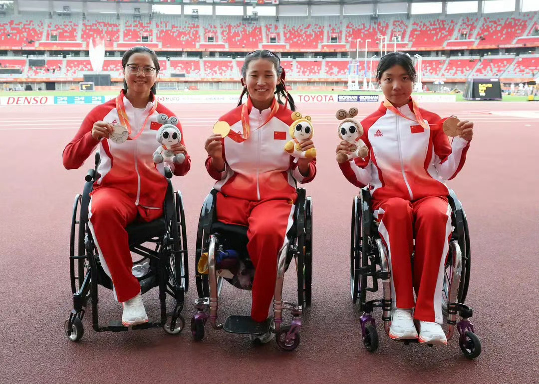 亚残运会女子1500米T54中国包揽前三亚残运会女子1500米T54中国包揽前三