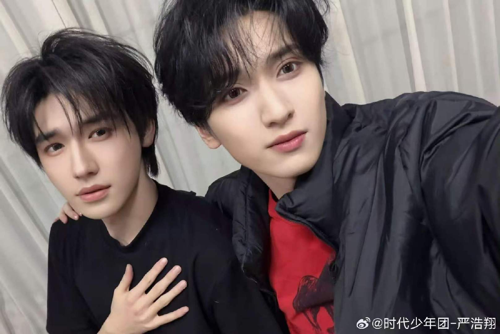 严浩翔晒合照为宋亚轩22岁庆生严浩翔希望可以分担宋亚轩的烦恼 严浩翔希望可以分担