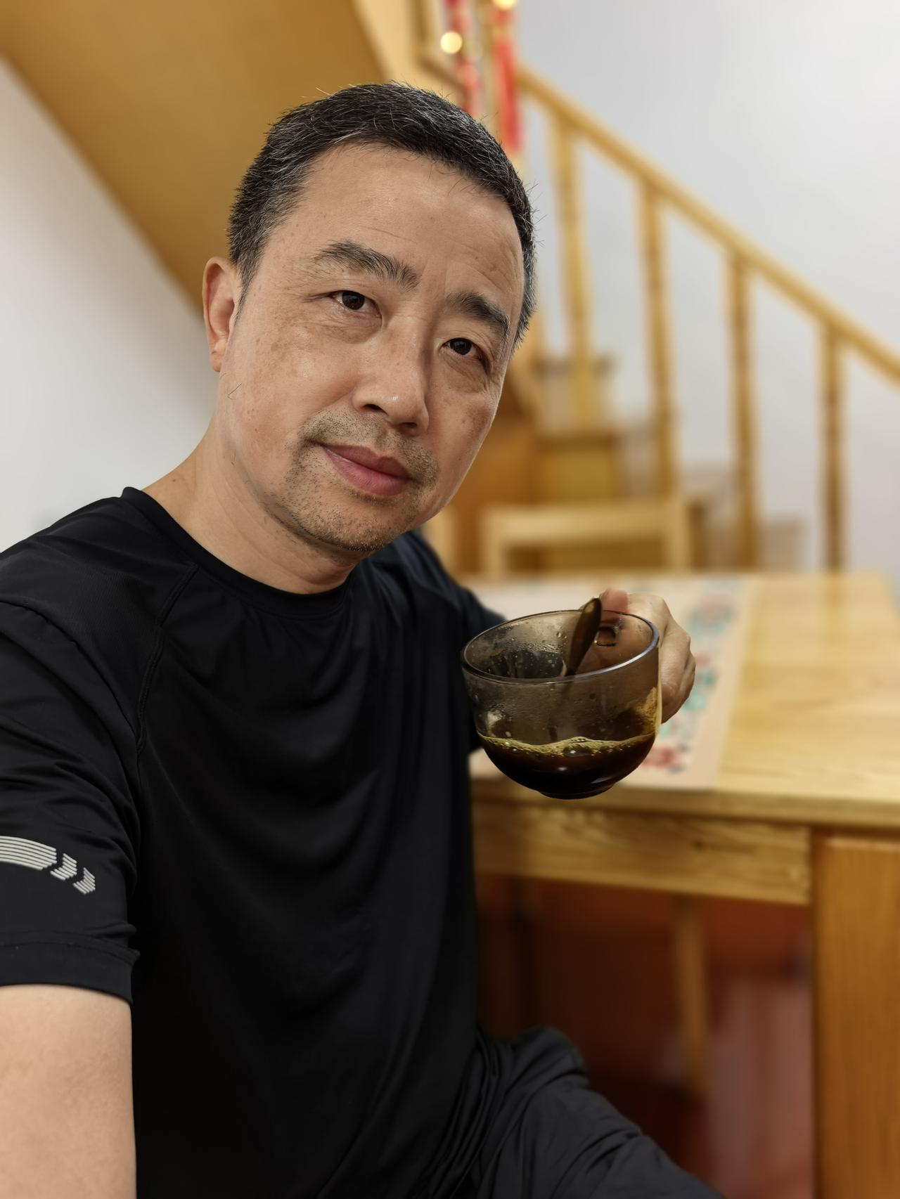 今天是我彻底戒酒的第342天。
 
从前戒酒总难免偶尔破戒，如今才算真正做到滴酒