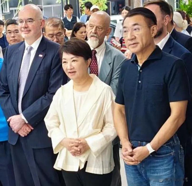 台中市昔日美军招待所经过改造，更名“美村综合服务园区”，今天举行落成开幕典礼。台